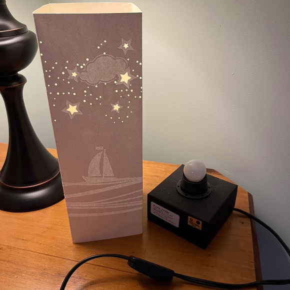 Paper Art Table Lamp - Light box lamp -Starry night on lake scene - Picture 6 of 11